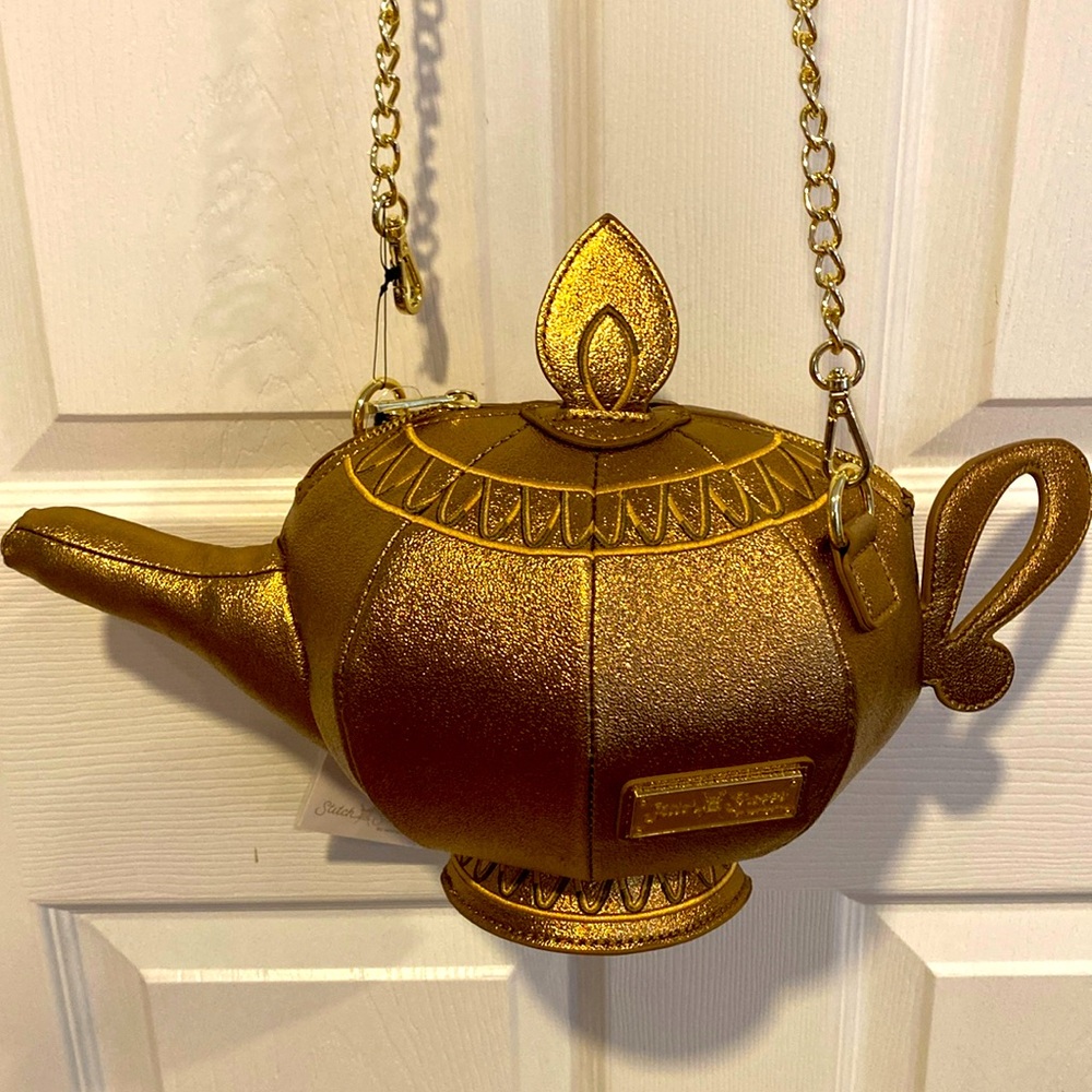 BNWT Stitch Shoppe by Loungefly Disney Aladdin Genie Lamp Crossbody